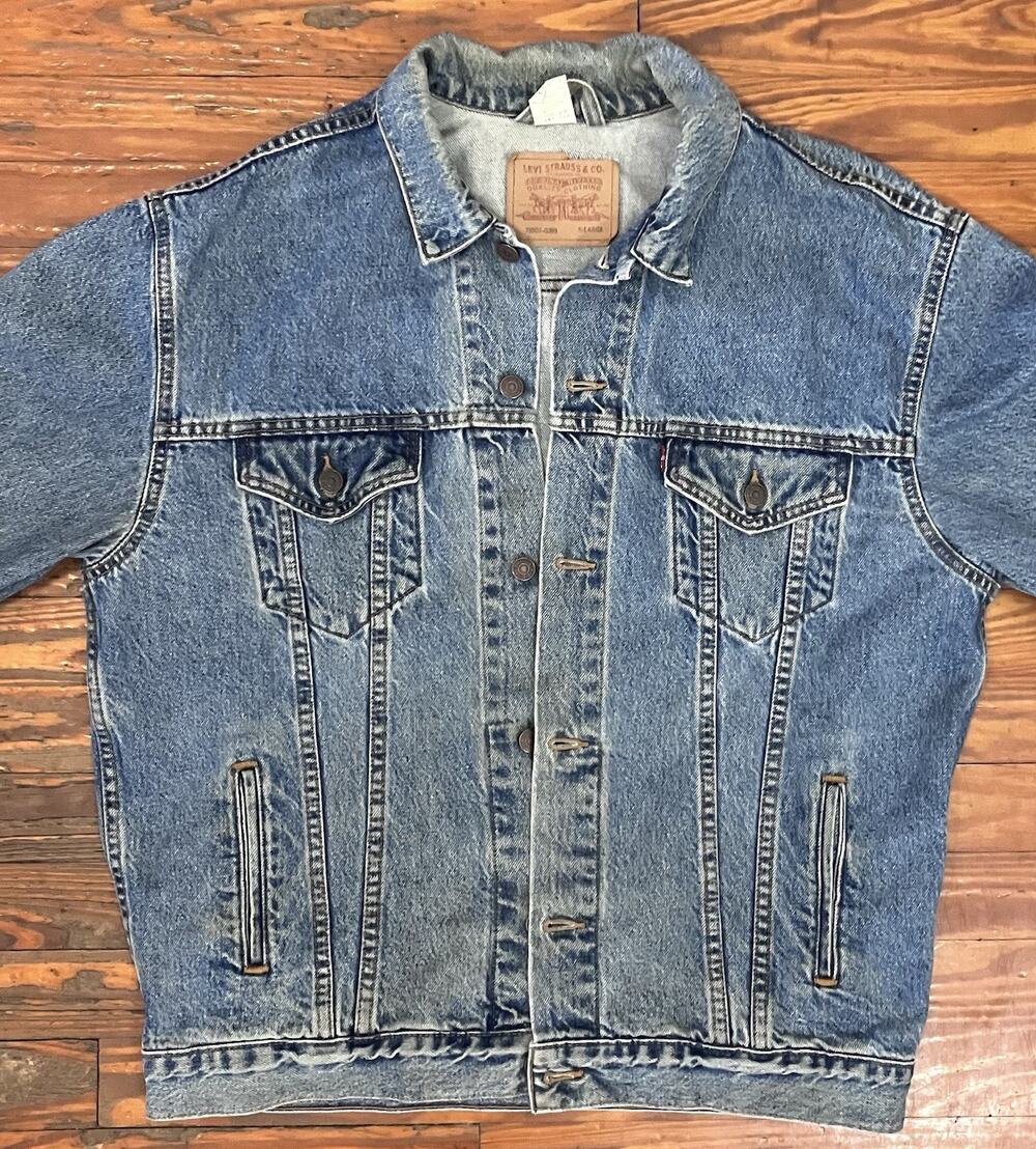 Vintage Levi’s Denim Trucker Jacket III 1980s Size XL 70507 0398 Distressed Blue